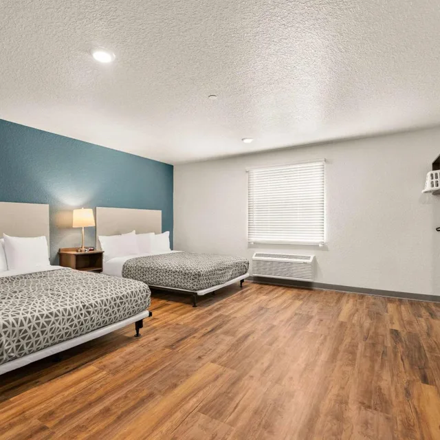 جناح بسريرين كوين بحوض استحمام لذوي الإعاقة، WoodSpring Suites Port Orange - Daytona Beach 6/8