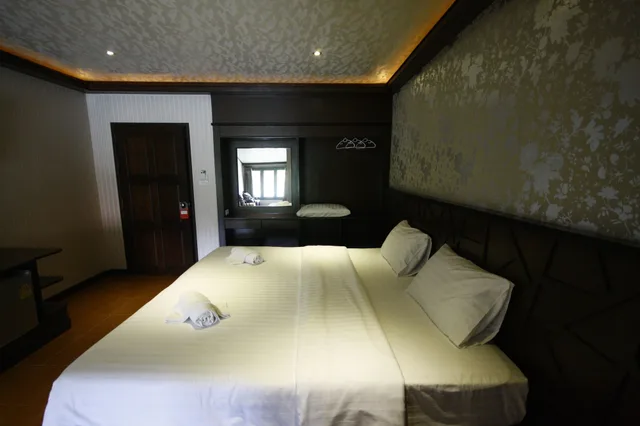 Superior, Twin Beds, The Farm Resort And Restaurant 2/2