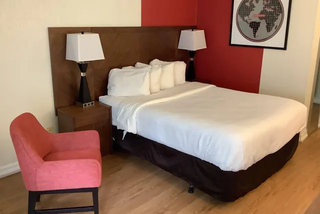 غرفة بسرير كوين، Ramada by Wyndham Arnprior 2/4