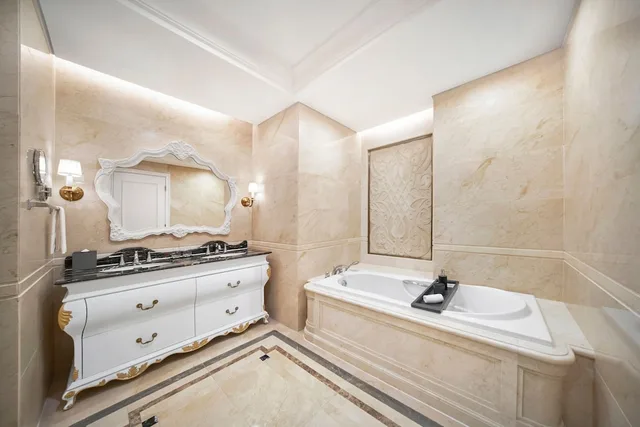 جناح تنفيذي بسرير كينج بإطلالة على الحديقة بشرفة، Nha Trang Marriott Resort & Spa Hon Tre Island 2/2