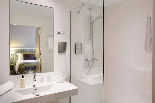 Forest, Standard, King Bed، Best Western Plus Paris Meudon Ermitage 2/2