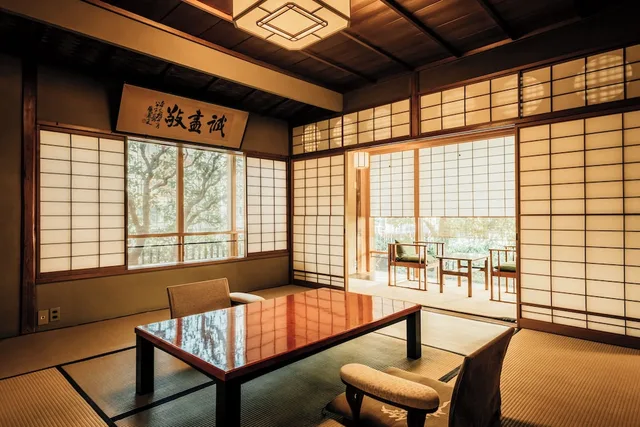 غرفة تقليدية بفرشتي فوتون في المبنى الرئيسي، Hiiragiya Ryokan 6/10