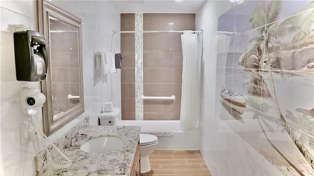 Renovated, Suite, 3 King Beds، Norwalk inn & suites 10/10