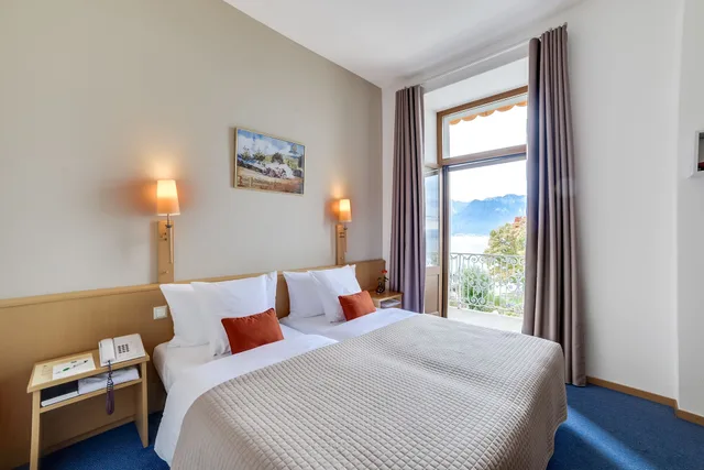 غرفة قياسية بسرير كوين بإطلالة على البحيرة، Hotel Bon Rivage 6/10