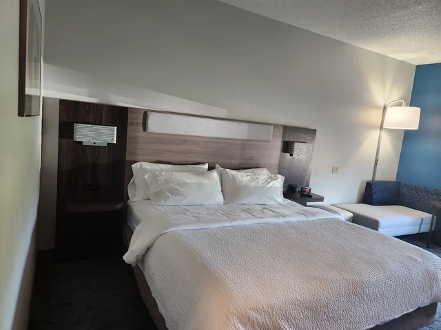 غرفة قياسية بسرير كينج، Holiday Inn Express Hotel And Suites Alliance 3/5