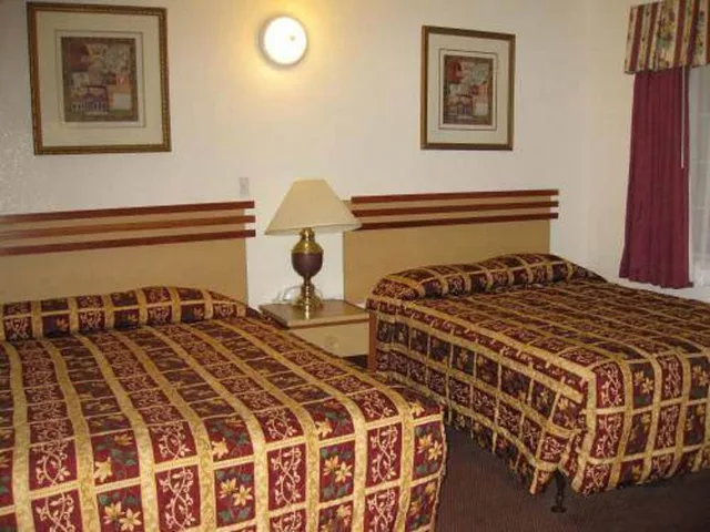 غرفة بسريرين مزدوجين، Palace Inn Oxnard 1/1