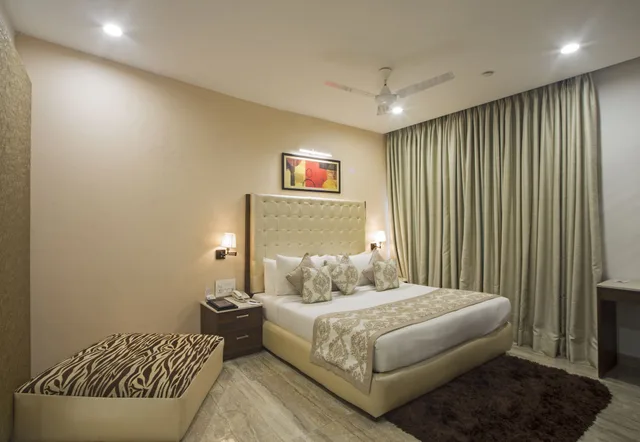 غرفة ديلوكس بسرير مزدوج، Shanti Palace 2/7