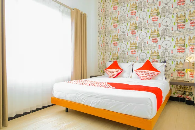 Room, Double Bed, OYO 354 32 Guest House 2/3