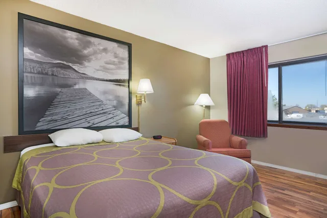 Room, Queen Bed, Accessible, Super 8 By Wyndham Marshall Mn 1/4