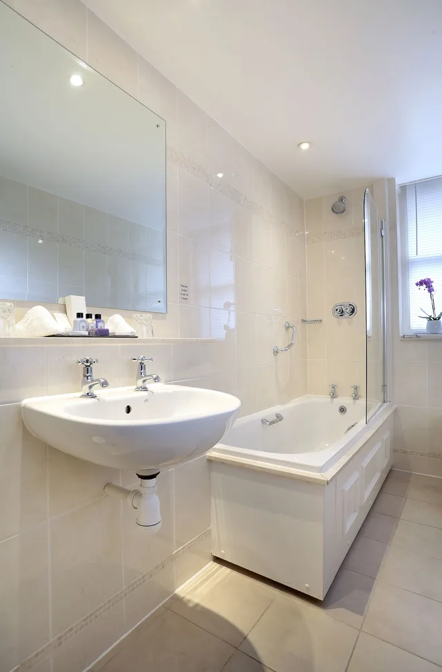 Super, Superior, Deluxe, Suite, Double Bed، Macdonald New Blossoms Hotel 5/5