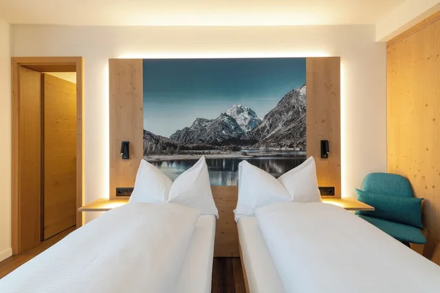 غرفة اقتصادية بسرير كوين، Berghotel Randolins 7/10