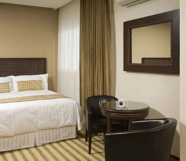 غرفة قياسية بسرير كينج، Rincon Del Valle Hotel Suites 1/8
