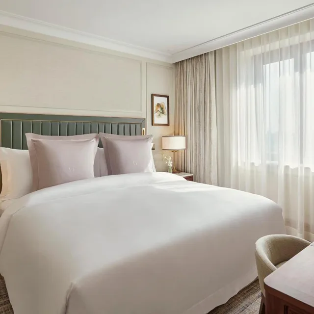 Executive, Suite, City View, Private Garden, Jumeirah Carlton Tower London 1/3