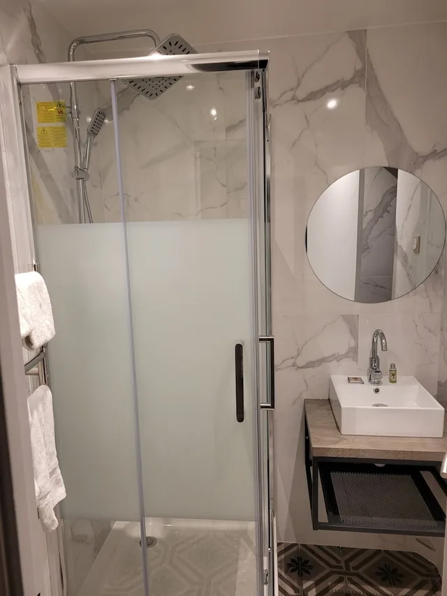 غرفة جونيور بسرير كوين، Hotel Kyriad Marseille Centre Paradis Prefecture 4/4