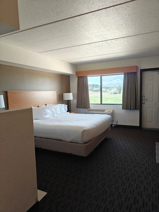 غرفة بسرير كينج لذوي الإعاقة، Americinn By Wyndham Belle Fourche 1/9