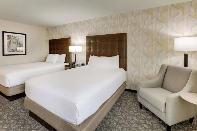 غرفة بسريرين كوين في طابق مرتفع، Drury Inn and Suites Birmingham Lakeshore Drive 4/6