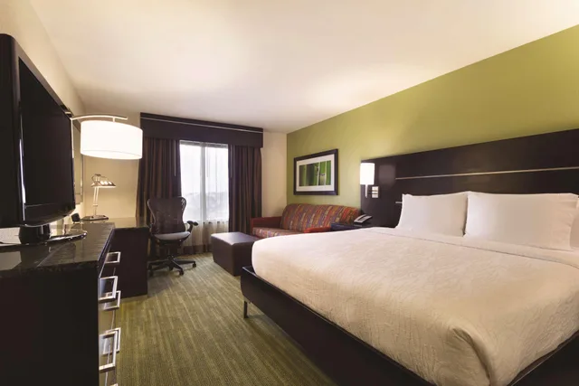 غرفة بريميوم بسرير كينج، Hilton Garden Inn Houston Nw Willowbrook 1/3