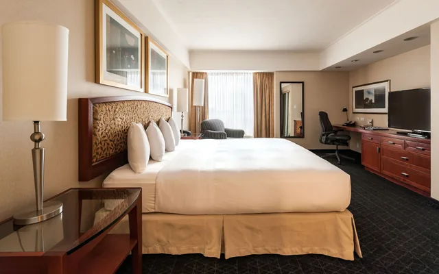 1 Bedroom, Executive, Suite, 1 King and 2 Queen Beds, Murphy Bed، Hotel Montreal Bonaventure 3/5