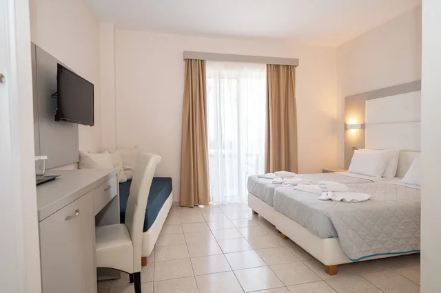 غرفة قياسية بسريرين منفصلين، Costa Angela Seaside Resort 2/10