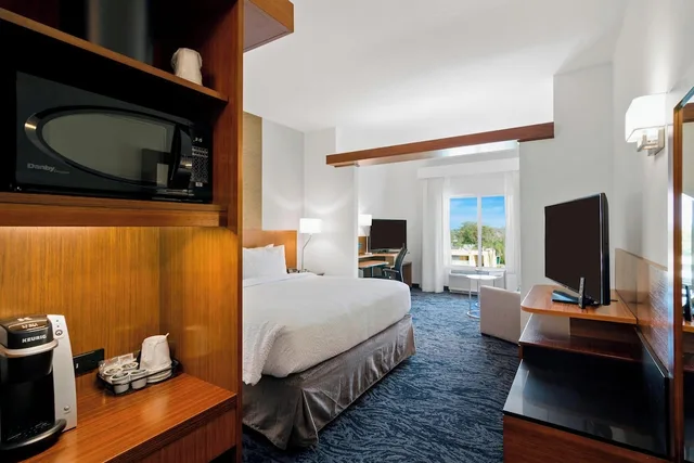 استوديو بسرير كينج مع أريكة، Fairfield Inn & Suites by Marriott St Petersburg North 2/3