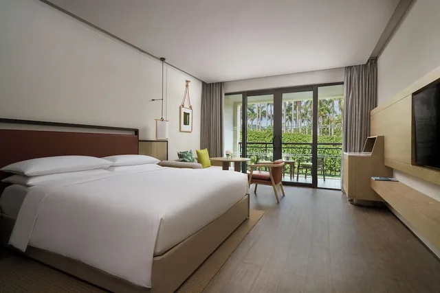 غرفة ديلوكس بسرير كينج بشرفة بإطلالة، Marriott Yalong Bay 1/6