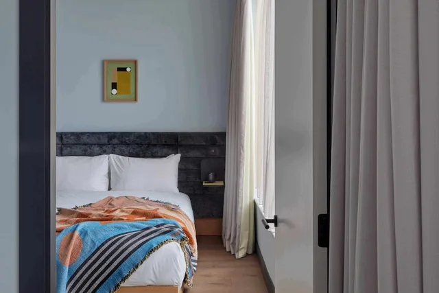 Family, Apartment, Queen Bed, Sofa, Beckett Locke 1/3