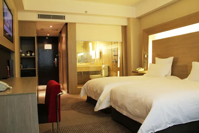 غرفة سوبيريور بسريرين منفصلين بإطلالة على المدينة، Novotel Shenzhen Watergate 1/3