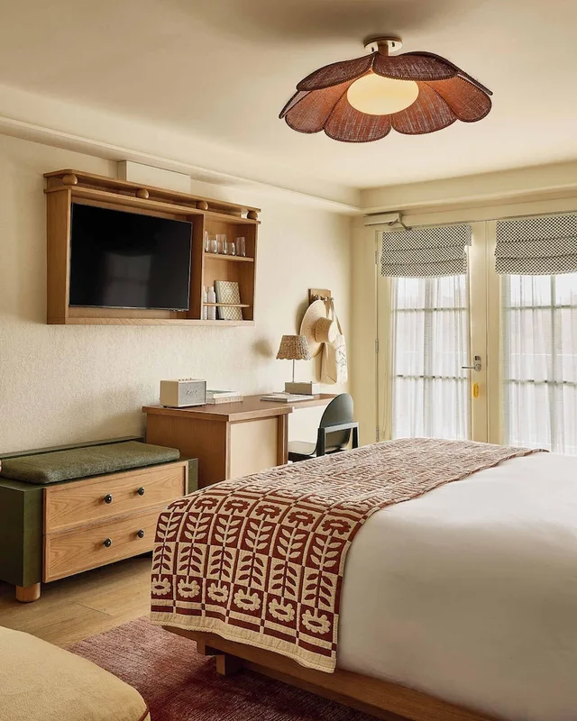 Courtyard, King Bed، The Beachside At Nantucket 6/7