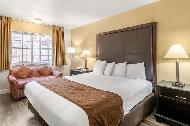 غرفة قياسية بسرير كينج، Americas Best Value Inn Suites Flagstaff 6/9