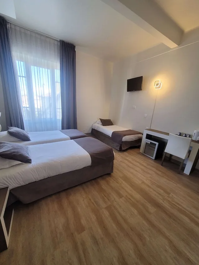 غرفة قياسية بسريرين منفصلين، Kyriad Orange Centre 8/10