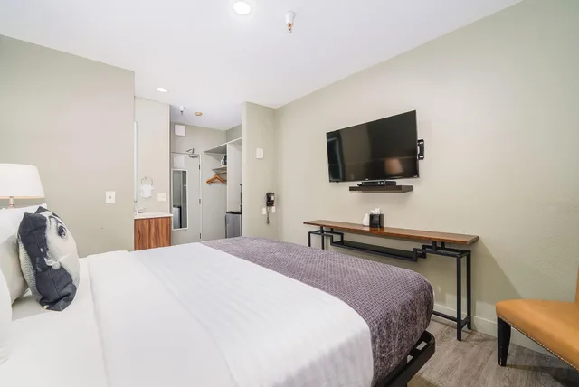 Room, King Bed, Urban Boutique Hotel 5/10