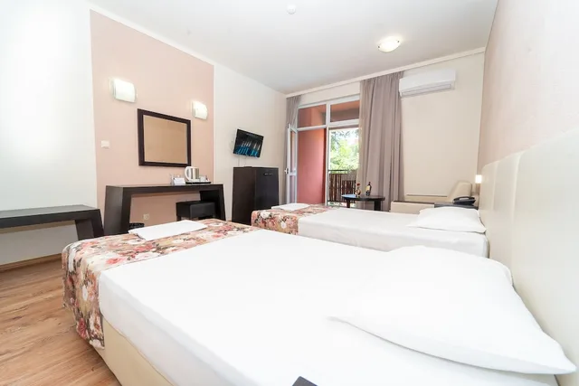 غرفة قياسية بسريرين منفصلين مع أريكة، Asteria Family Sunny Beach 2/7