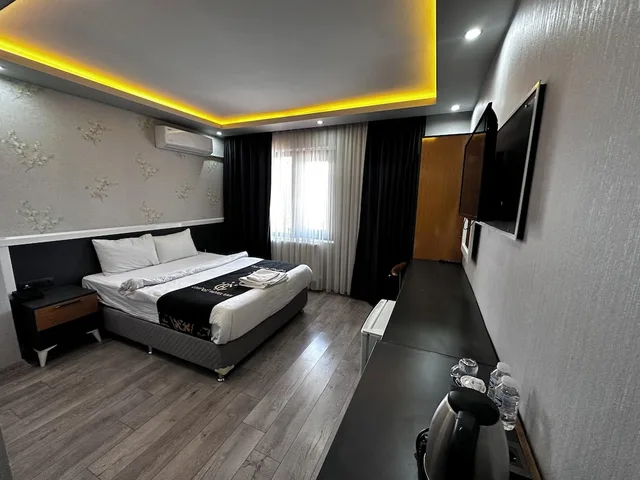 غرفة بسرير كوين، Comfort Suites Hotel 1/4