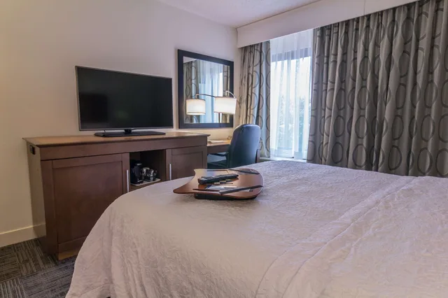 غرفة بسرير كوين، Hampton Inn Winchester-University/Mall Area 2/3