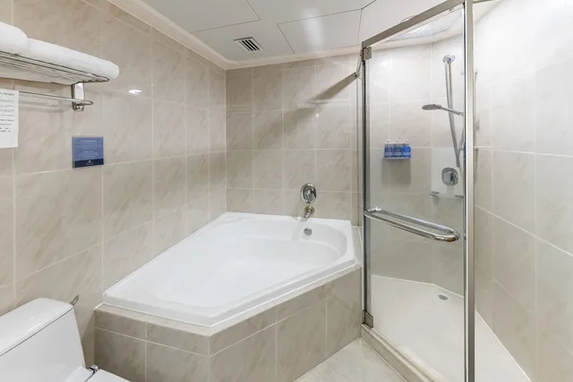 غرفة عائلية رباعية بسريرين كوين، Regal Hong Kong Hotel 3/3