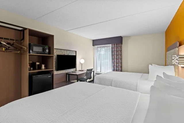 غرفة رباعية بسريرين كوين، Spark by Hilton Syracuse Carrier Circle 1/6