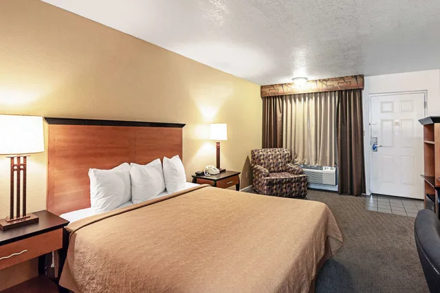 غرفة بسرير كوين لذوي الإعاقة، Rodeway Inn At Nevada State Capitol 5/9