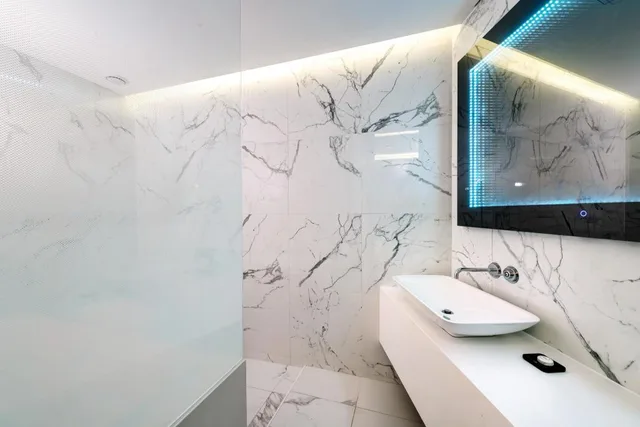 غرفة بريميوم بسرير كوين، HOTEL THE DESIGNERS DDP 3/4