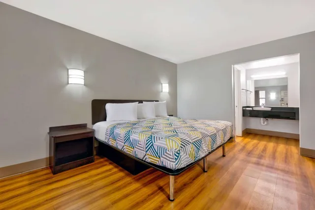 غرفة قياسية بسرير كينج، Motel6 Plano, TX - Plano Northeast 1/7