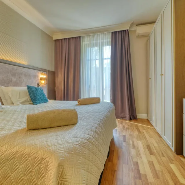 جناح كبير بإطلالة على البحيرة بشرفة بغرفتي نوم، Palazzo Della Scala 4/10