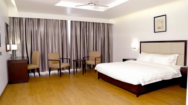 جناح، Triguna Clarks Inn Kurnool 2/2