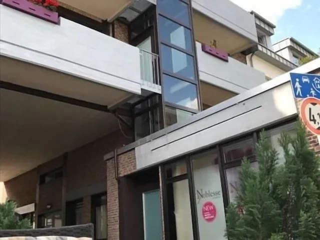 جناح ديلوكس بسرير كينج بحمام خاص مع أريكة، Gastehaus Balthasar Neumann 1/3