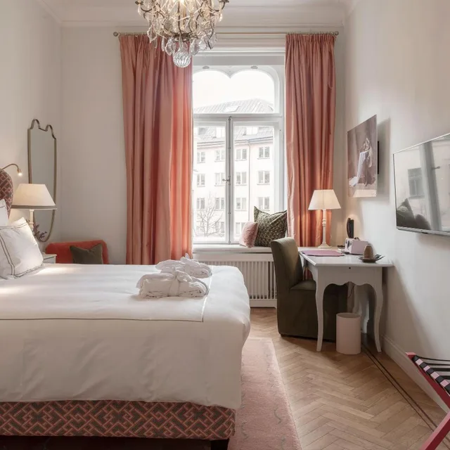 Superior, Double Bed, The Sparrow Hotel 2/6