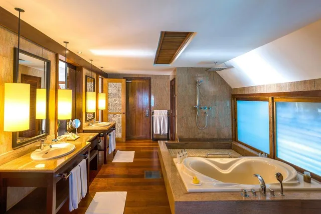 Royal, Overwater, Villa, King Bed, Private Pool، The St Regis Bora Bora Resort 2/2