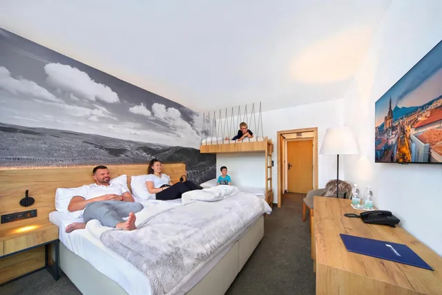Superior, Family, Bunk Bed, Balcony, Pool Access، Wellness Hotel Svornost 5/7
