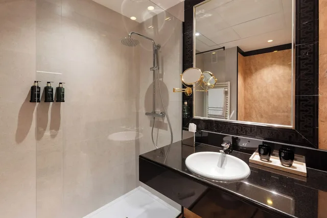 غرفة سوبيريور بسرير مزدوج بإطلالة على المسبح، Melia Madrid Barajas 9/10