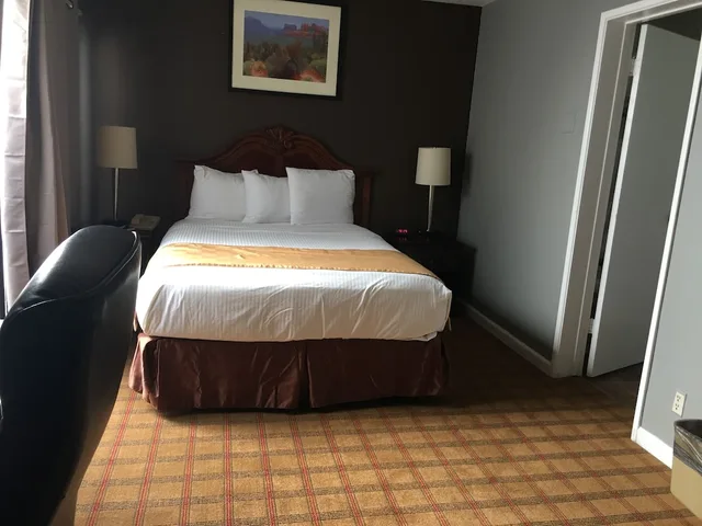 غرفة بسرير كوين، Knights Inn Downtown Los Angeles 3/10