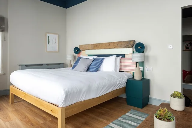 Plus, Standard, King Bed، West Beach Hotel 2/10