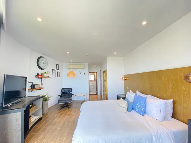 غرفة ديلوكس بسرير مزدوج بإطلالة على البحر بشرفة، Minimi Inn - Sailrock Beach House 1/8