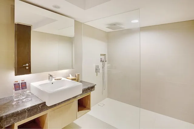 Deluxe Room Shower, Fox Hotel Jimbaran Beach Bali 8/9